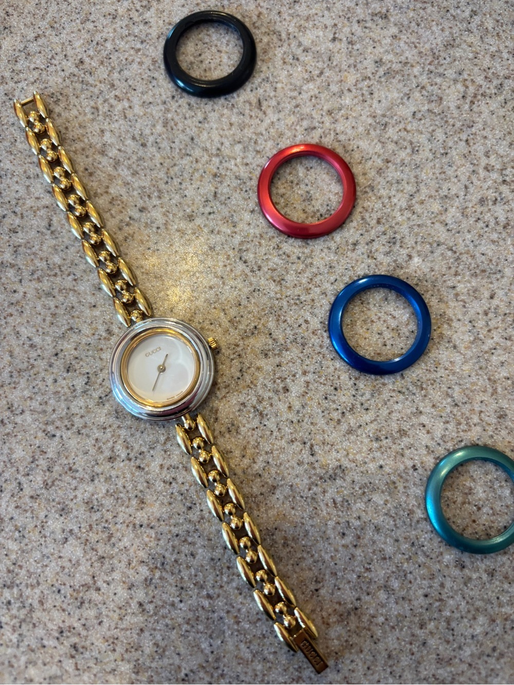 Vintage GUCCI Ladies Chain Link Quartz Watch with metallic bezels